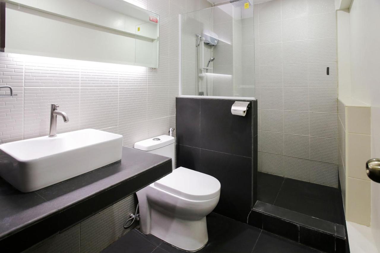 Hotel Super Oyo Capital O 786 Kwe And 3*